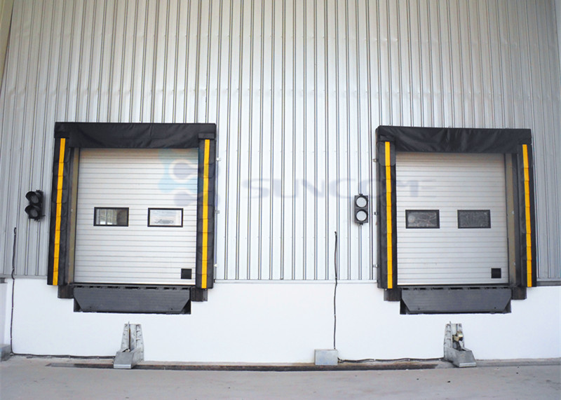 Rolling Formed Galvanized Steel Dock Seals And Shelters With Yellow Stripe