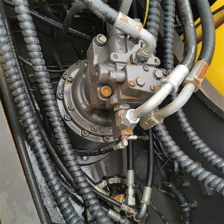 20 Ton Volvo 200DL Used Excavator Crawler in Shanghai with Moving Type Crawler Chain