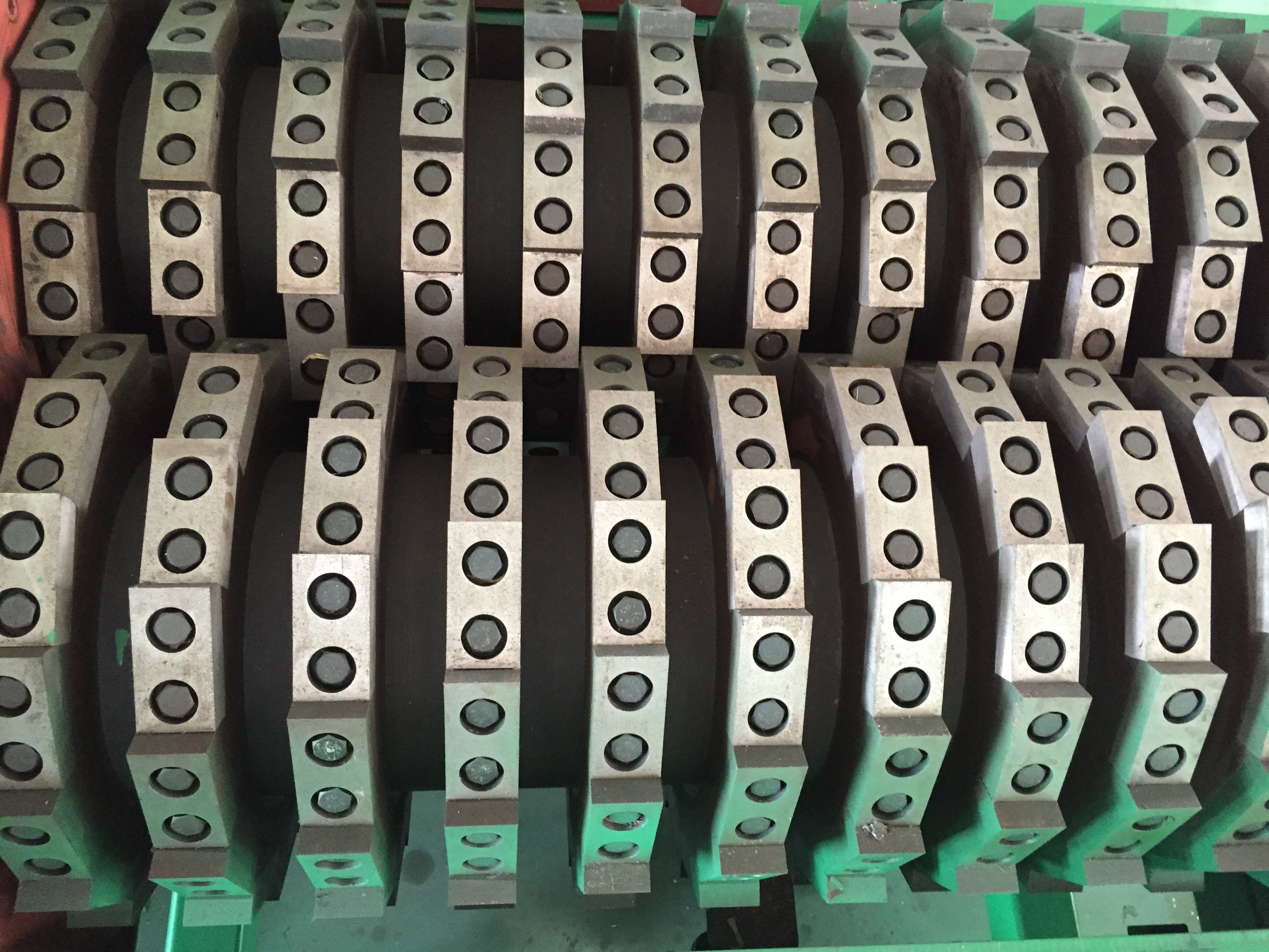 1600 Exchangeable Blade Shredder，Tire Shredder, Tire Crusher, Used Tire Shredder Machine For Sale