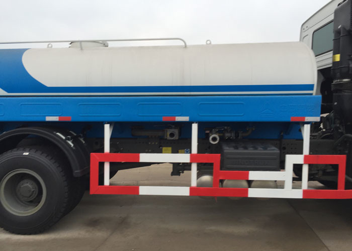 SINOTRUK HOWO Construction Water Tank Truck 10CBM With 360 Degree Rotation Giant