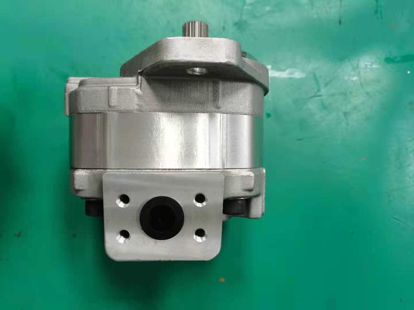 705-22-29000 SAR28 13T Motor Assy Komatsu Parts Bulldozers D455A 5.75kgs