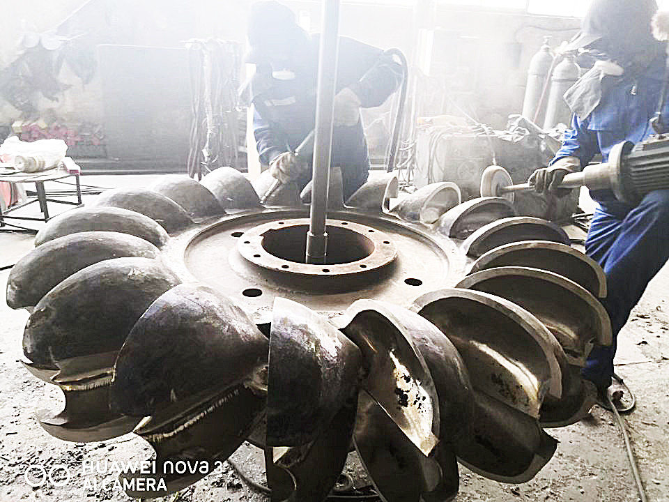 Power Output Pelton Turbine Generator 200kw-20mw IP54 Rated Current 100-1000A