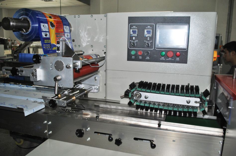 Continuous Pillow Sealing Machine 2.5KW Flow Packing Machine Sausage