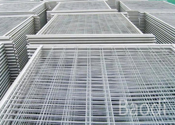 No Digging Required Temporary Mesh Fence With Plastic Feet / 360° Welded Tubes