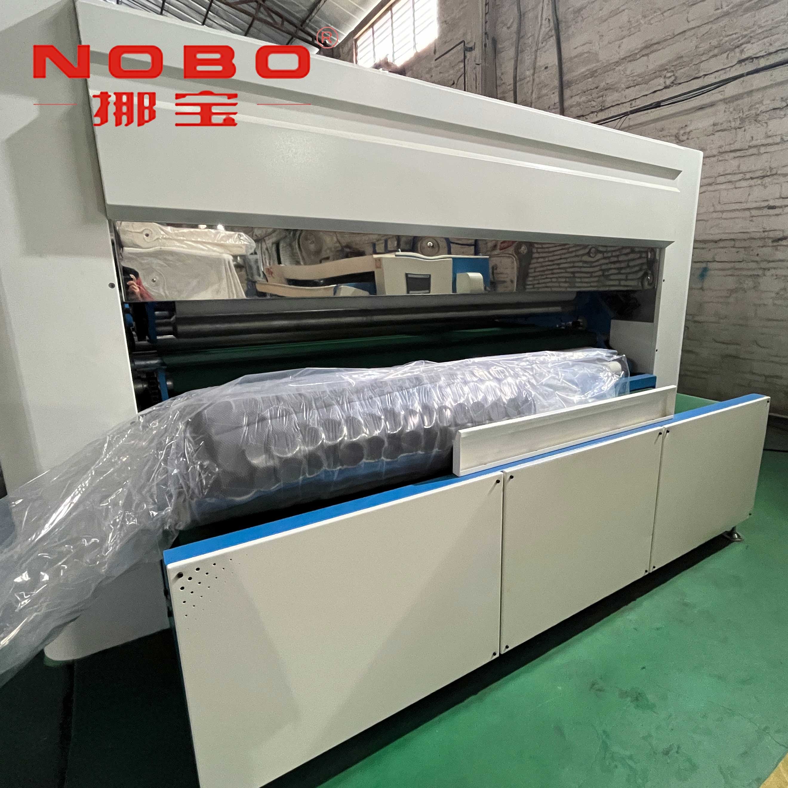 Single Spindle Semi Automatic Mattress Rolling Machine 2.25kw Mattress Cover Machine
