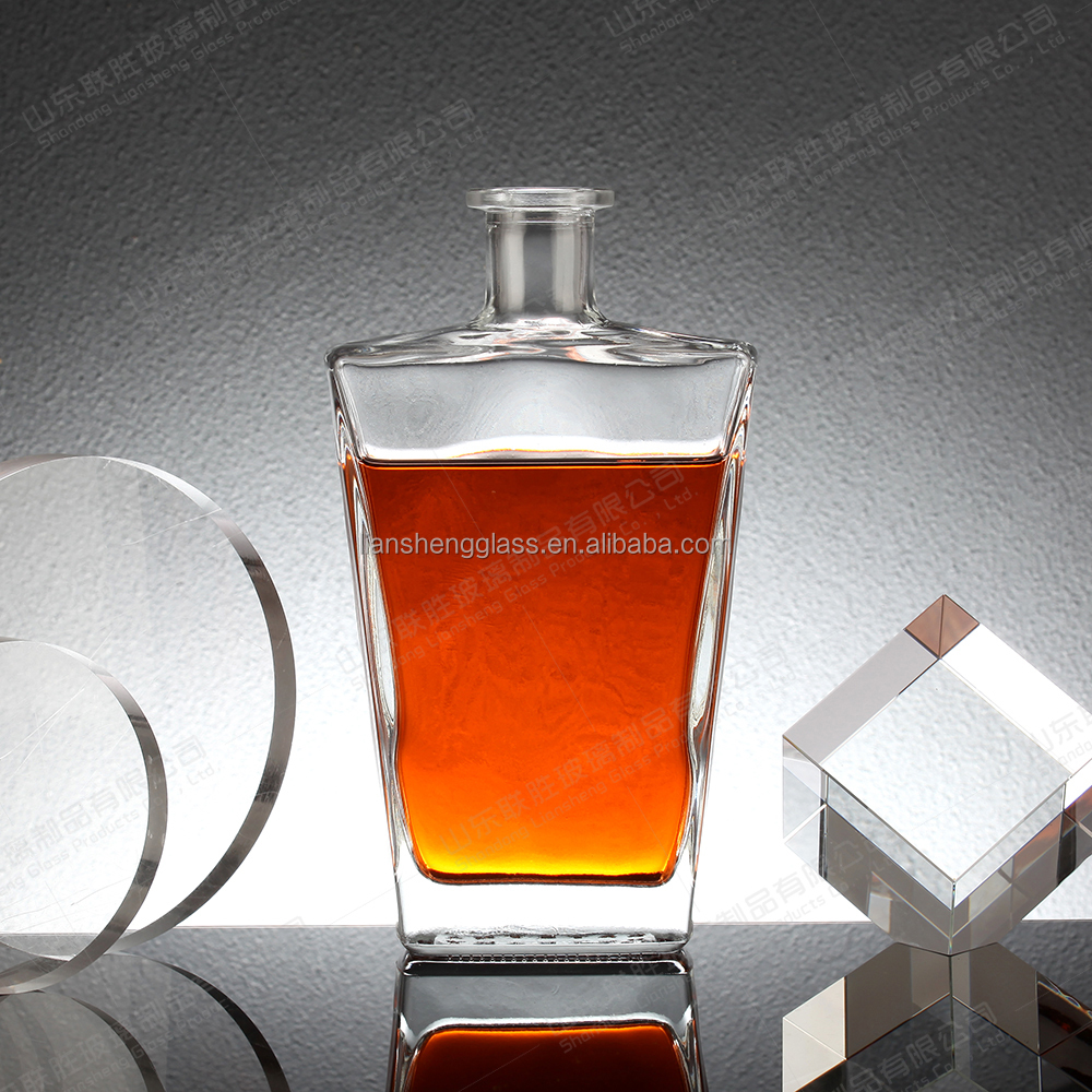 Customized Bottle Color Whisky Liquor and Wine Square Glass Bottle with Cap in Custom Size