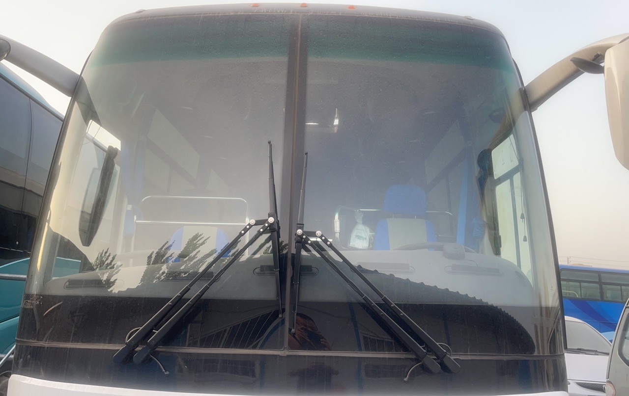 50 Seats Diesel Engine Used Youtong Bus Luxury Coach with Engine Capacity 8L