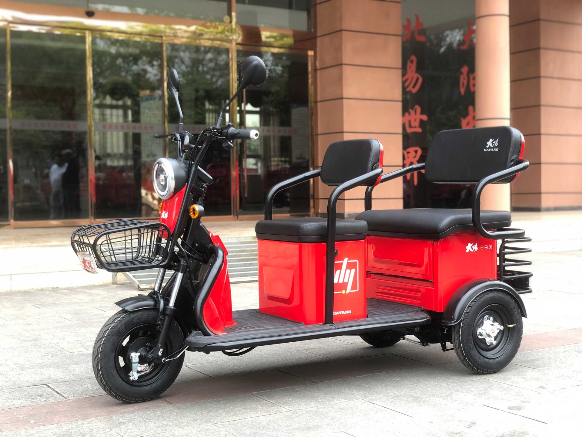 350W Electric Tricycle For Adult Passenger And Cargo Carrier 100KG Loading Capacity