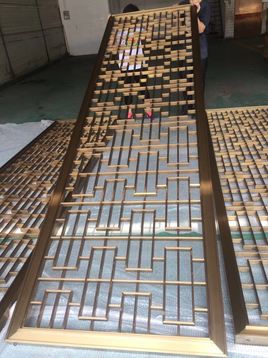 Gold Stainless Steel Carved/ Engraved Mashrabiyia Panels For Hotels/Villa/Lobby Interior Decoration
