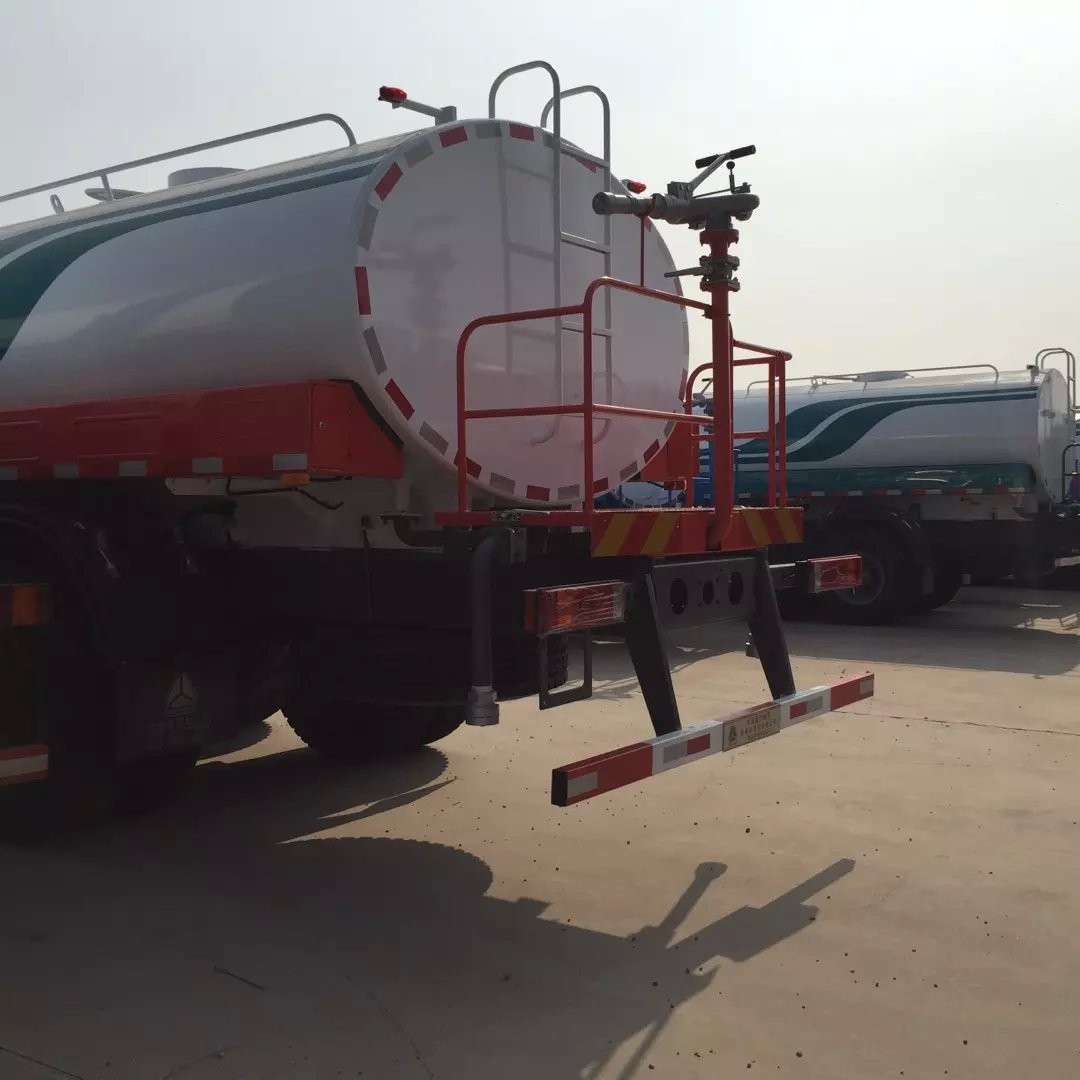 Color Optional Sprinkler Truck Overall Dimension ( L/W/H ) 8400×2420×2750mm