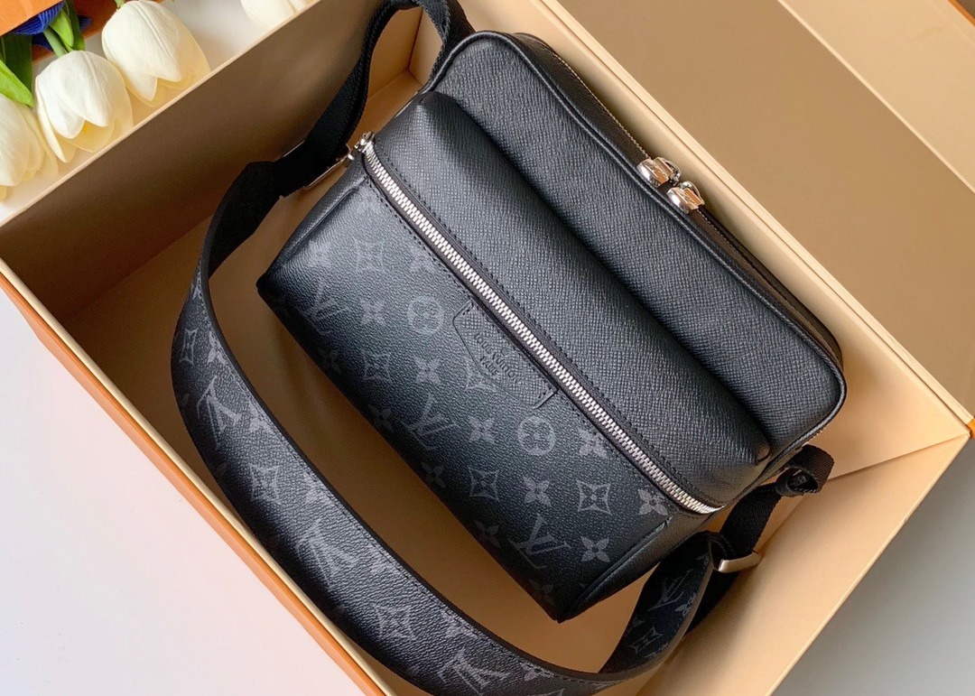 Black Square Taiga Leather Message Luxury Cross Body Bag Single Shoulder