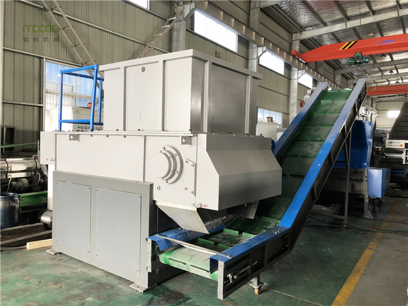 Single Shaft Waste Plastic Lumps Shredder Machine 200kg/H Granulator