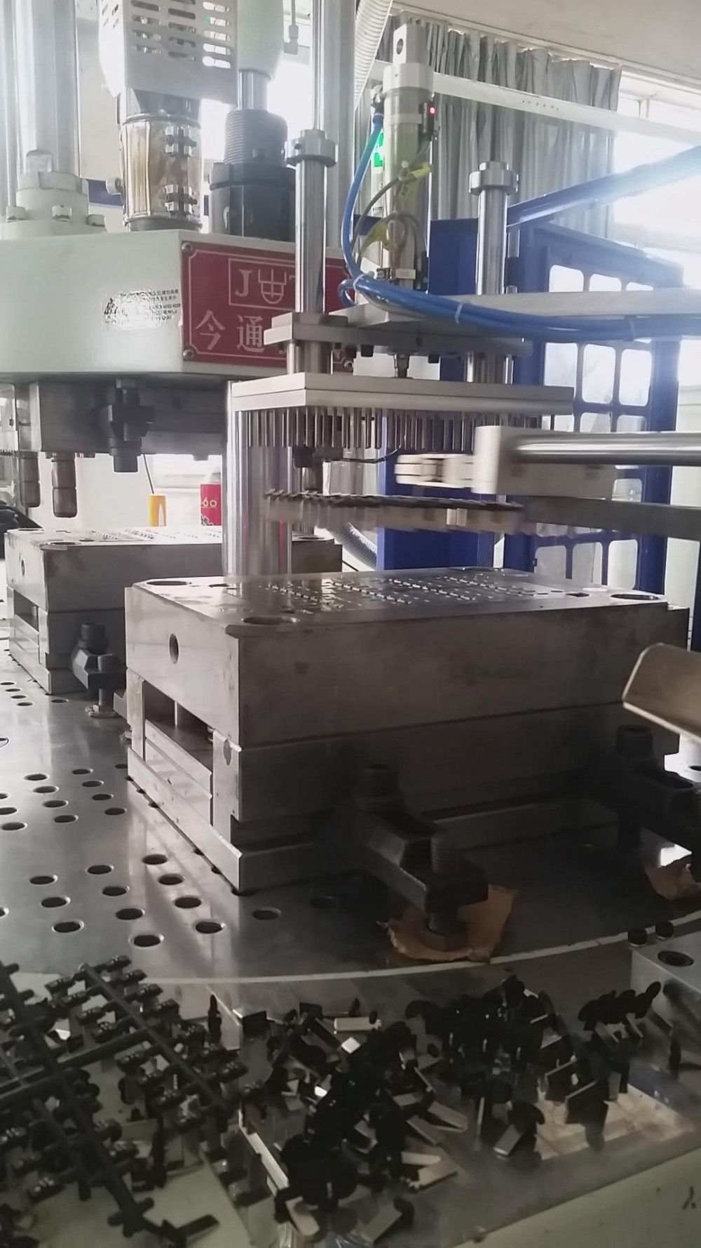 55T Rotary Vertical Injection Molding Machine Manufacturers With 35mm Screw Diameter