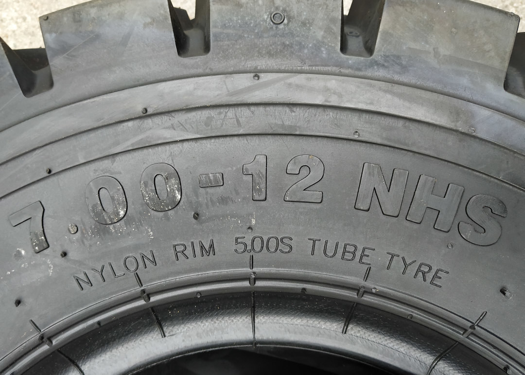 7.00-12NHS Size Industrial Forklift Tires F Load Range Good Loading Capacity