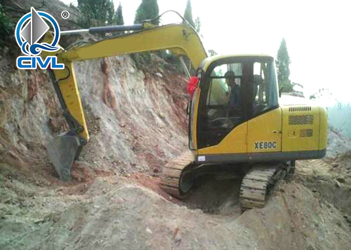Diesel 0.34m³ Hydraulic Crawler Crane XCMG XE80 for Construction , Yellow