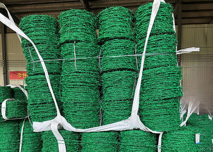 500 Meters Barbed Wire 12.5 gauge Galvanized Barbed Wire With 14 gauge 4-point barbs