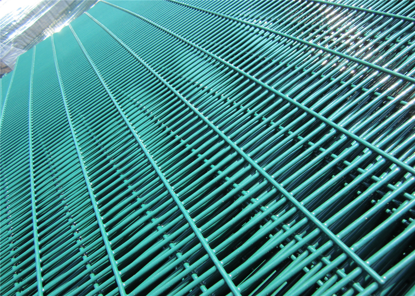 358 wire fencing panels 2007 x 2515mm mesh 12.70mm x 76.20mm diameter 4.00mm powder coated