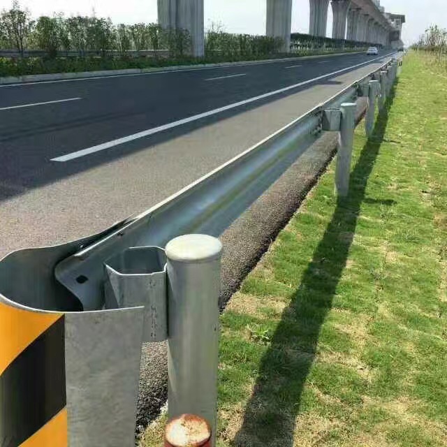 Straight Barrier Galvanized Steel Round Post for Traffic Security and Protection