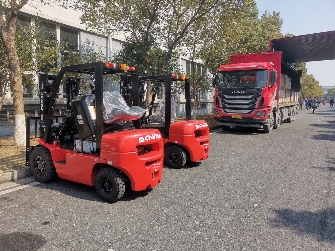 Sinomach Changlin CPCD50 Heavy Equipment Forklift Rated Capacity 5000kg China Engine