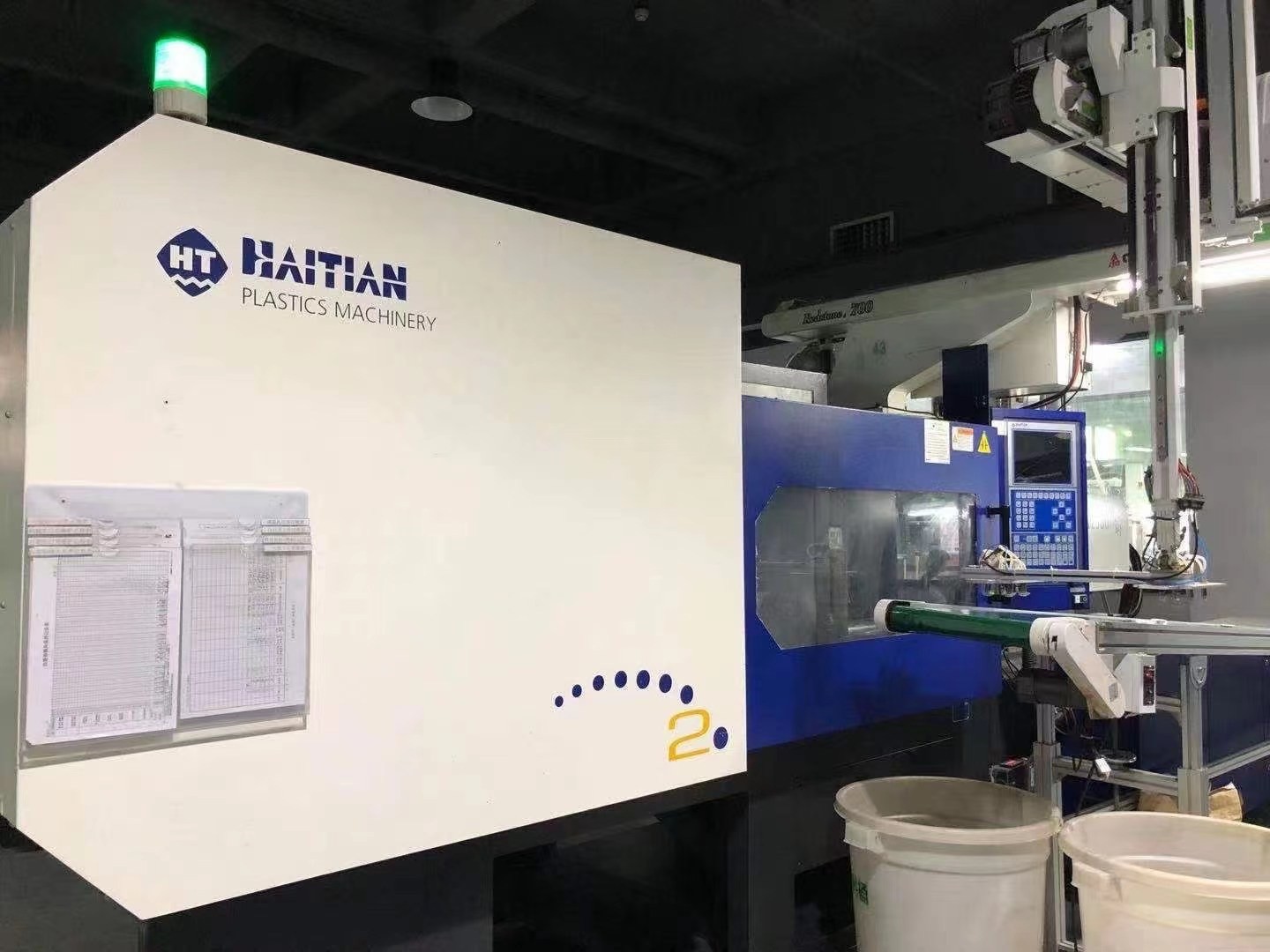 Used 8.3T Double Colour Injection Moulding Machine For Automotive Packaging Electrical