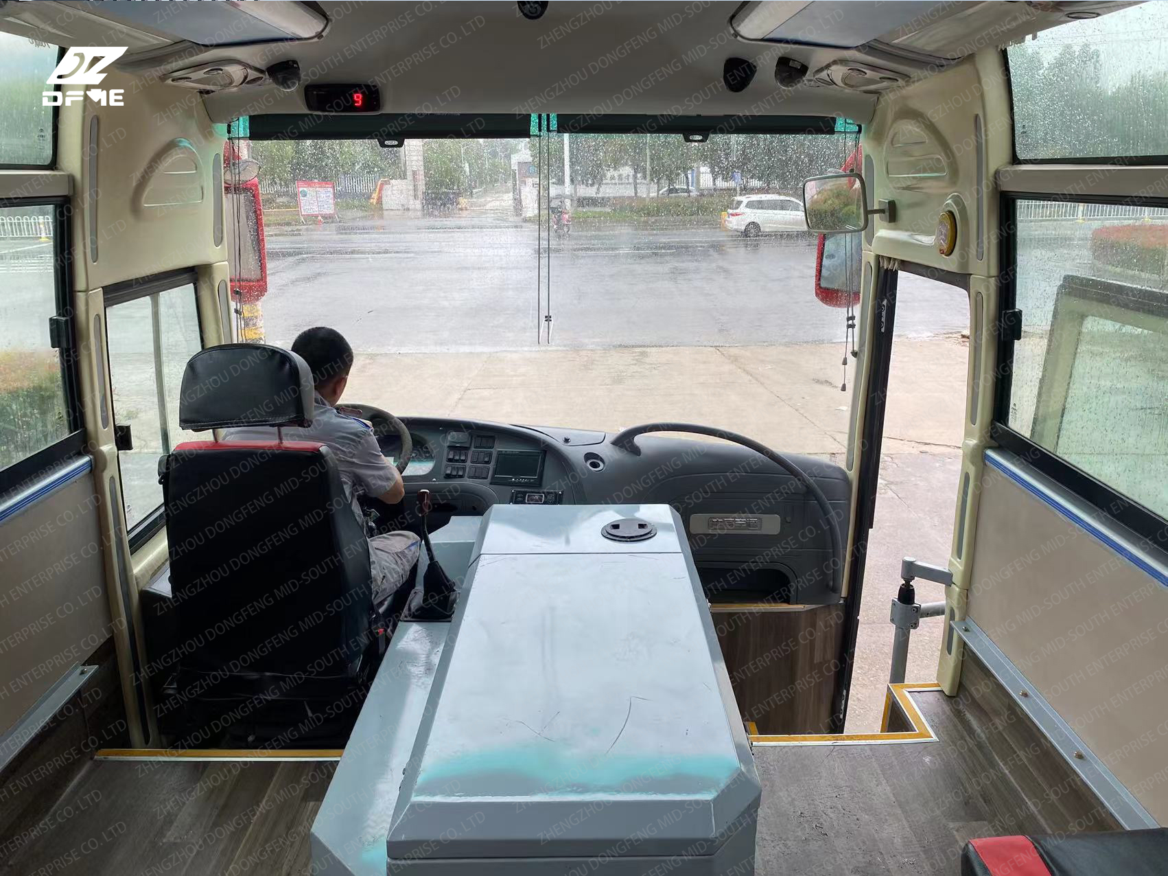 Luxury Coach Bus 53 Seater Front Engine Used Buses with LHD Drive Type and Performance