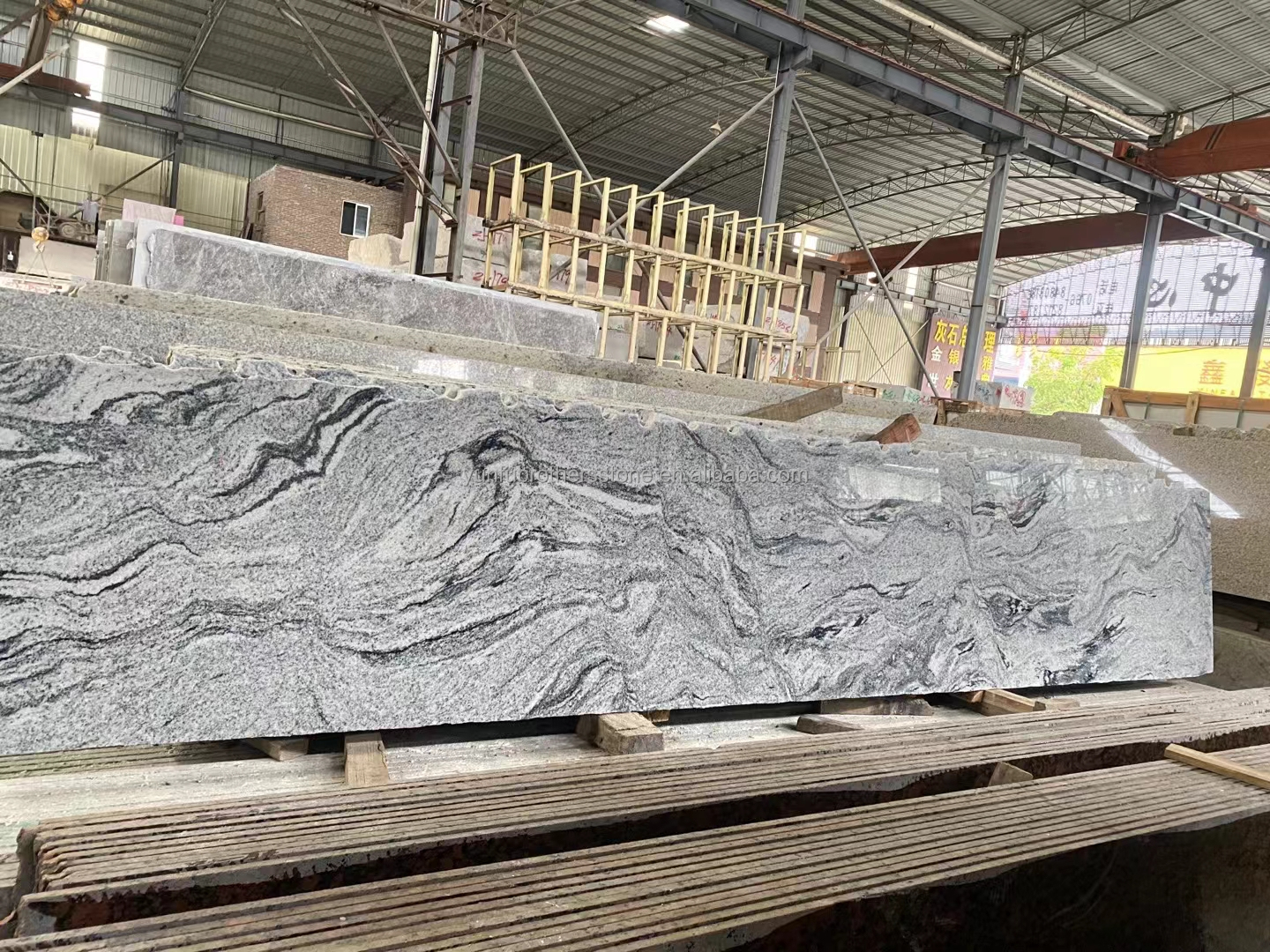 Low Per Square Foot Viscon White Granite Slabs for Modern Villa Exterior Wall Cladding
