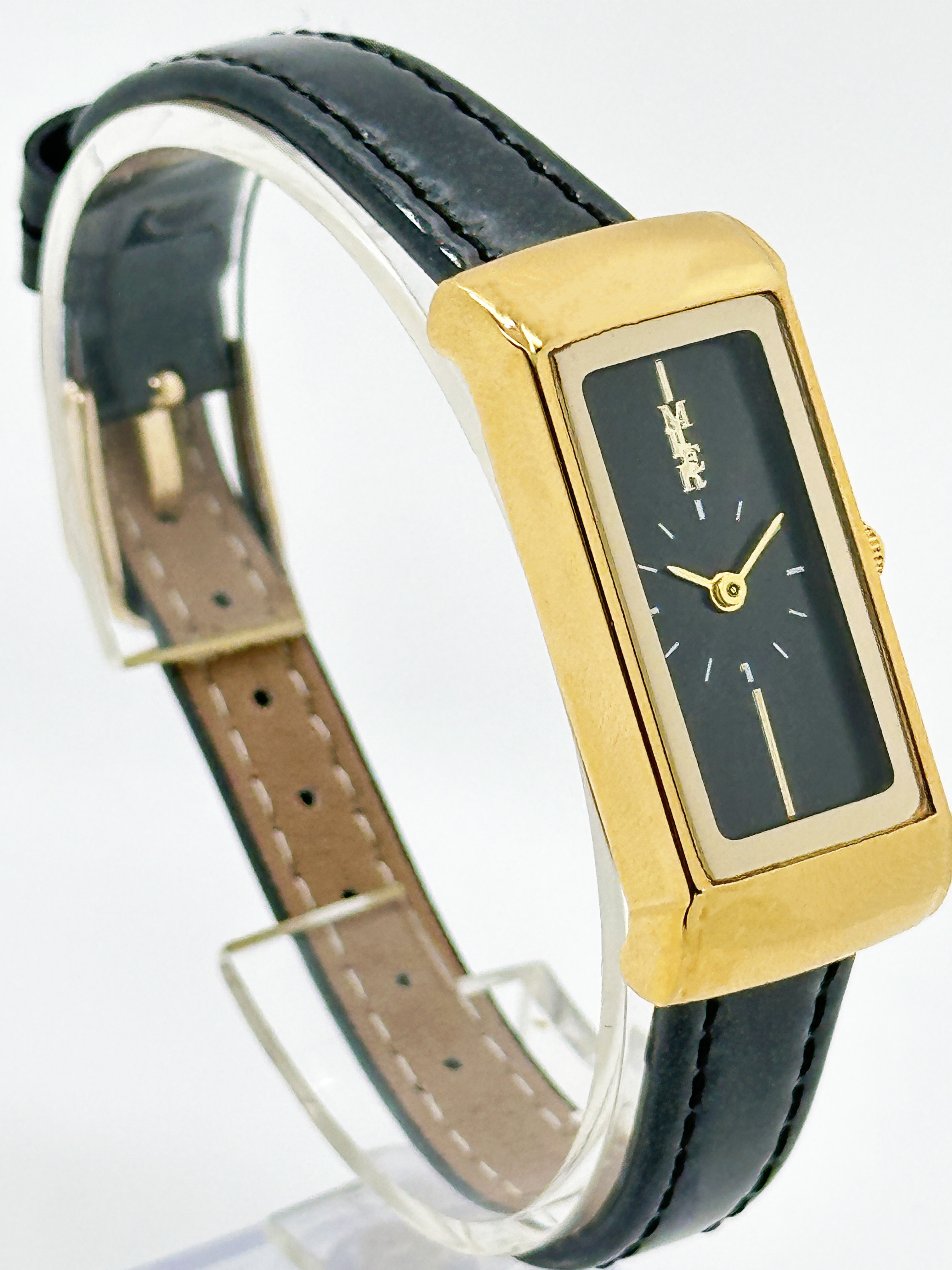 Scratch Resistant Elegant Womens Quartz Watch With Luminous Hands And Buckle Clasp