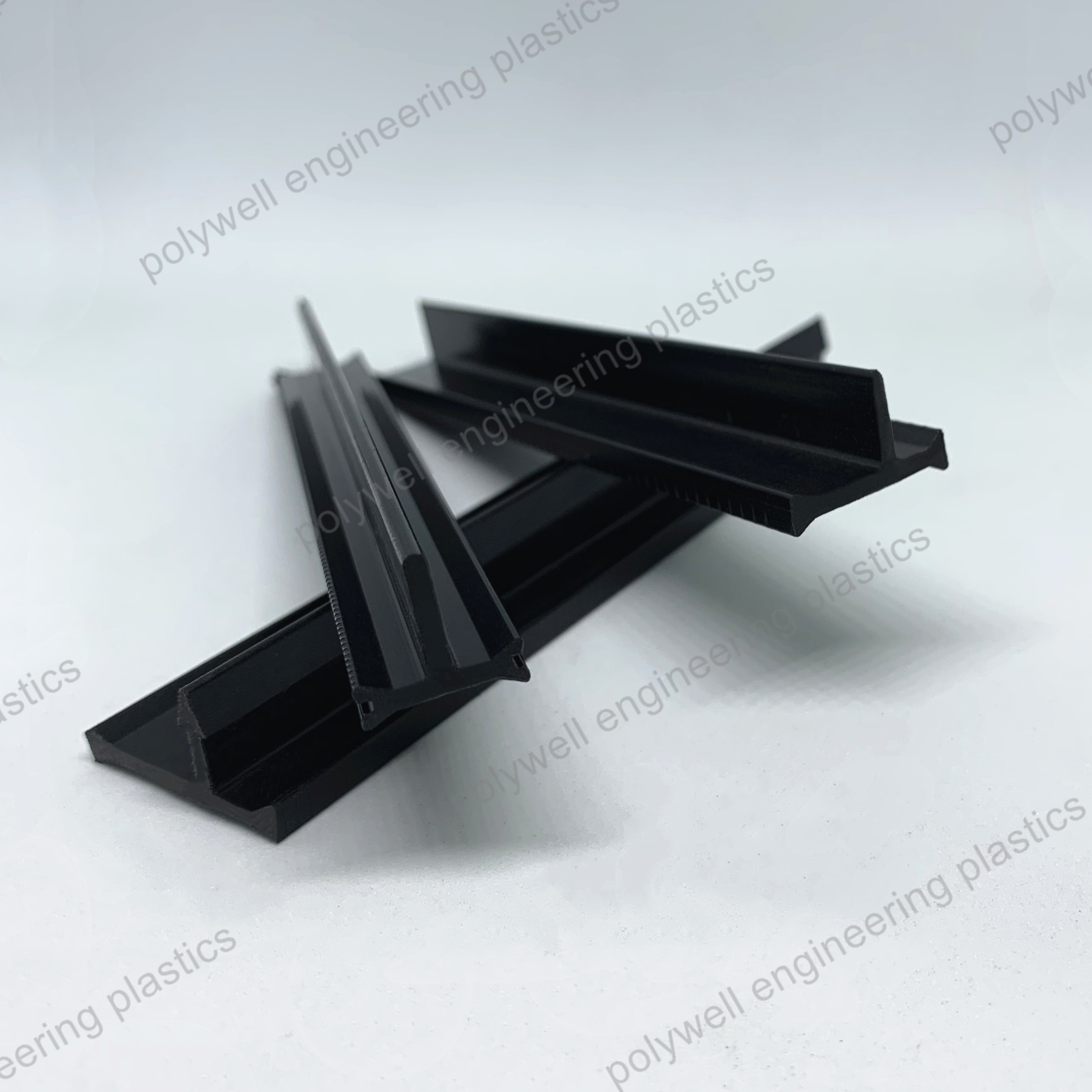 Black Nylon 66 Bar Polyamide Extrusion Strip Which Inserted In Thermal Break Aluminum Extrusion