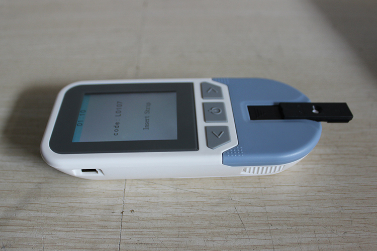 High Accuracy Handheld Blood Analysis Lipid Panel 4 in1 strip TC+HCL+TG+LDL Lipid Panel Analyzer