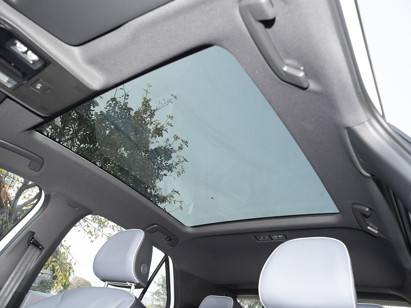 2025 Volkswagen EV ID4 New Model 53.6 KWh Battery Capacity Electric with Sunroof Car for Long-Lasting Performance