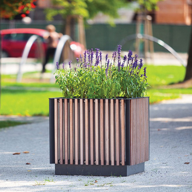 Wearproof EN840 Certificate Wooden Flower Pots With Liner