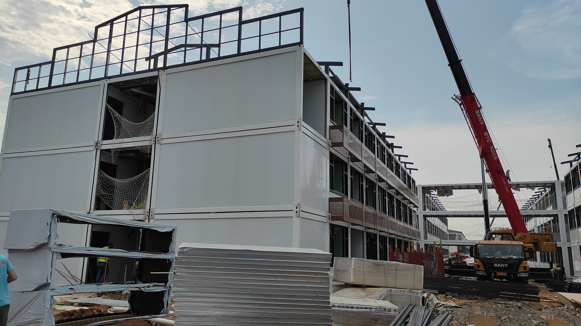 Fully Assembled 20Ft 40Ft Two Story Casa Flat Pack Luxury Prefab Portable Living Containers Floating Houses