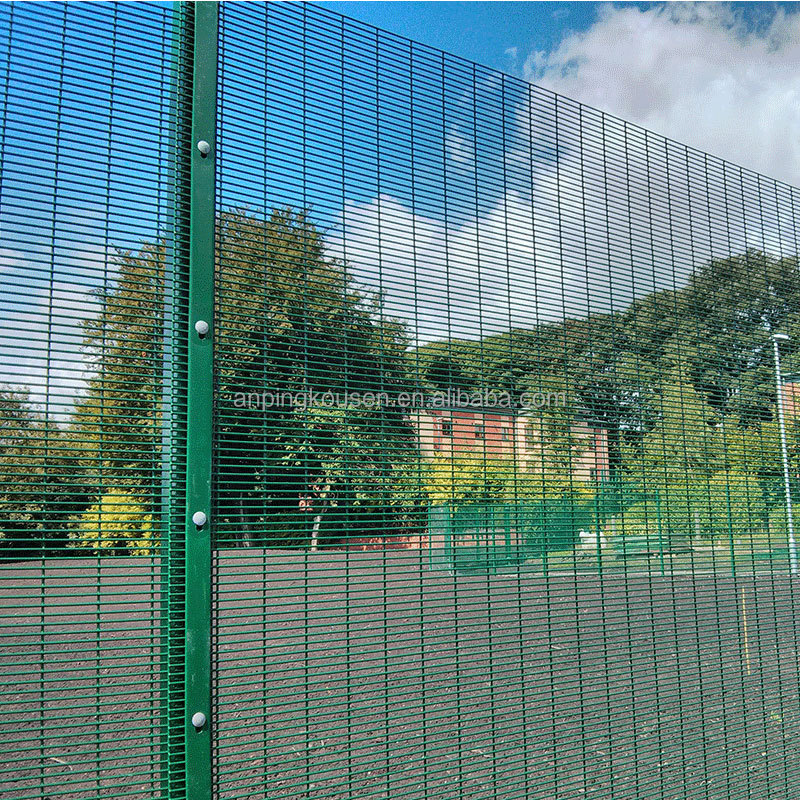 Wholesales Heat Treated PVC Coated Airport Fence with Customized Options and Designs