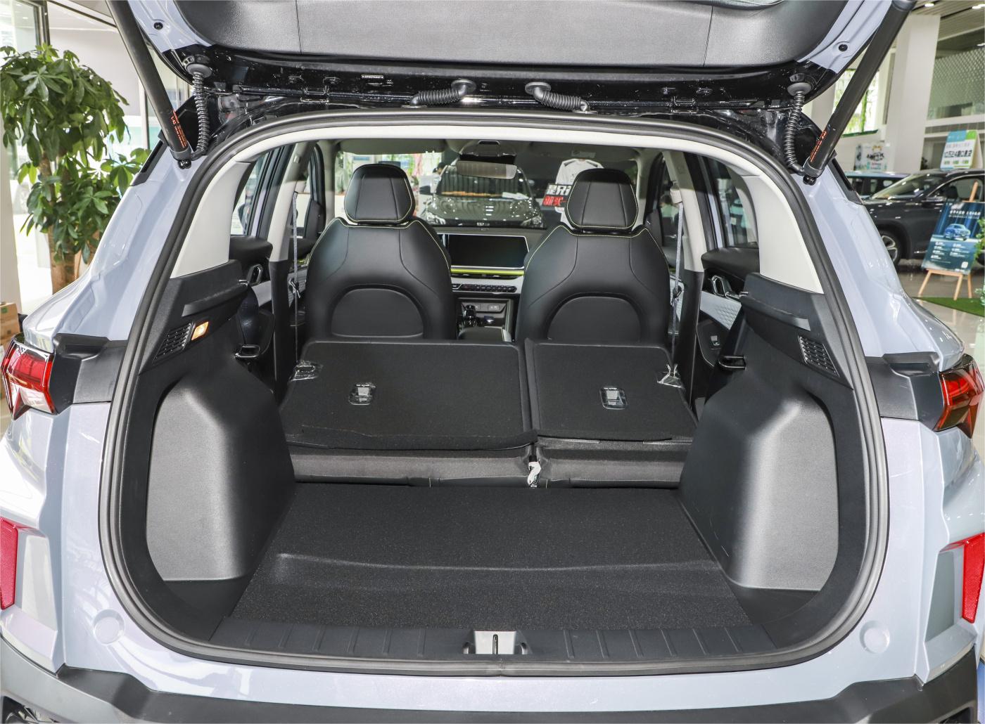 Geely Coolray Sx11 Binyue 1.4T 1.5T -Made Gasoline Cars with Advanced Technology and Aluminium Alloy Roof Rack