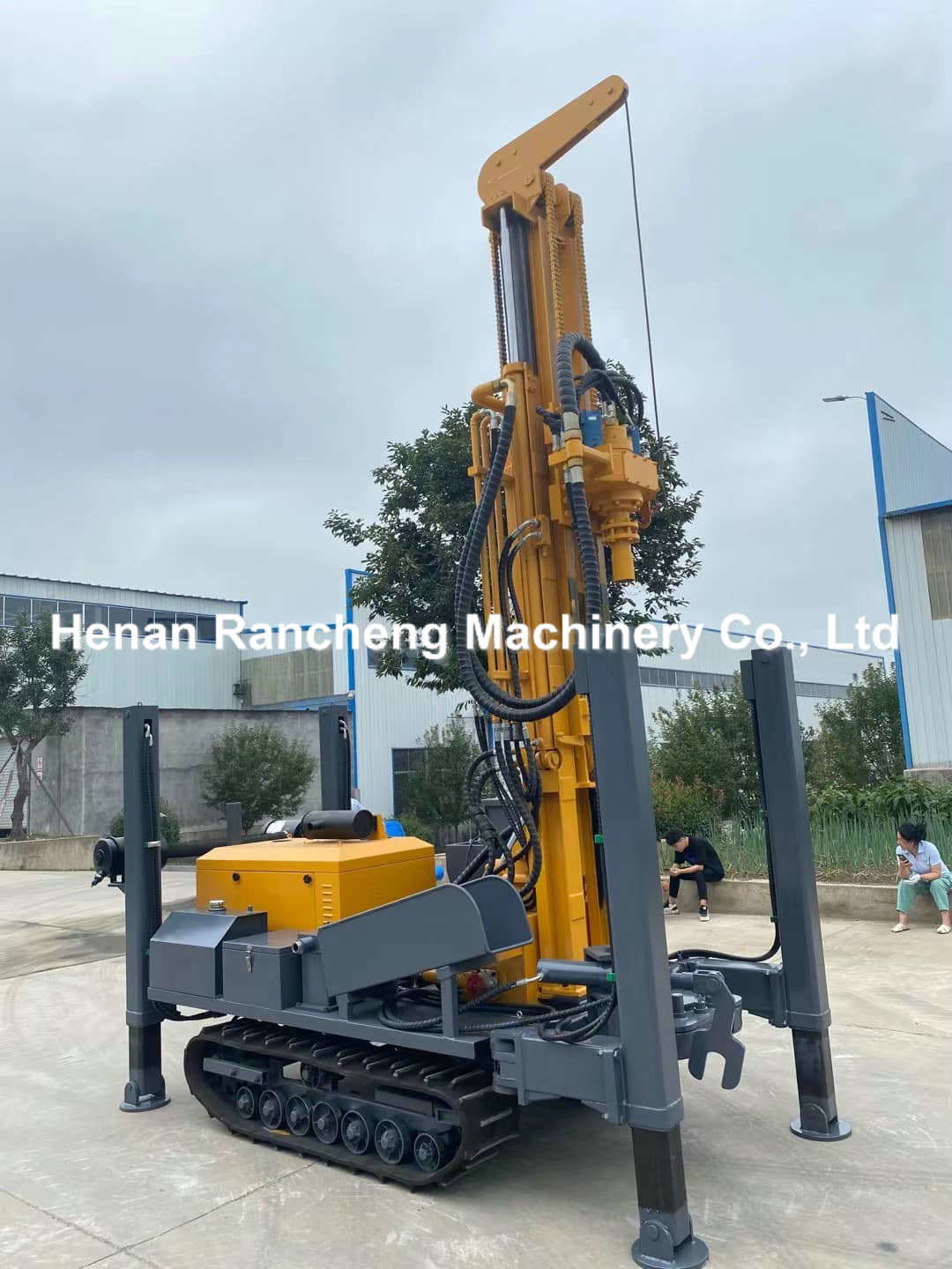 200m 5800Kg Hydraulic Water Well Drilling Machine With 58KW Diesel Engine And 5T Lifting Force