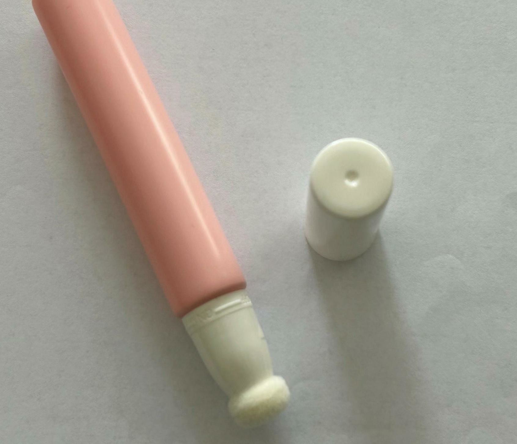 D19mm 10-25ml Squeeze Custom Cosmetic Tubes Rotating Brush BB Concealer Tube