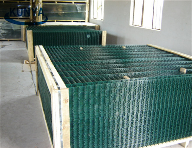 2x18m Plastic GI Coated Wire Mesh Welded Rolls Green Fence Matting