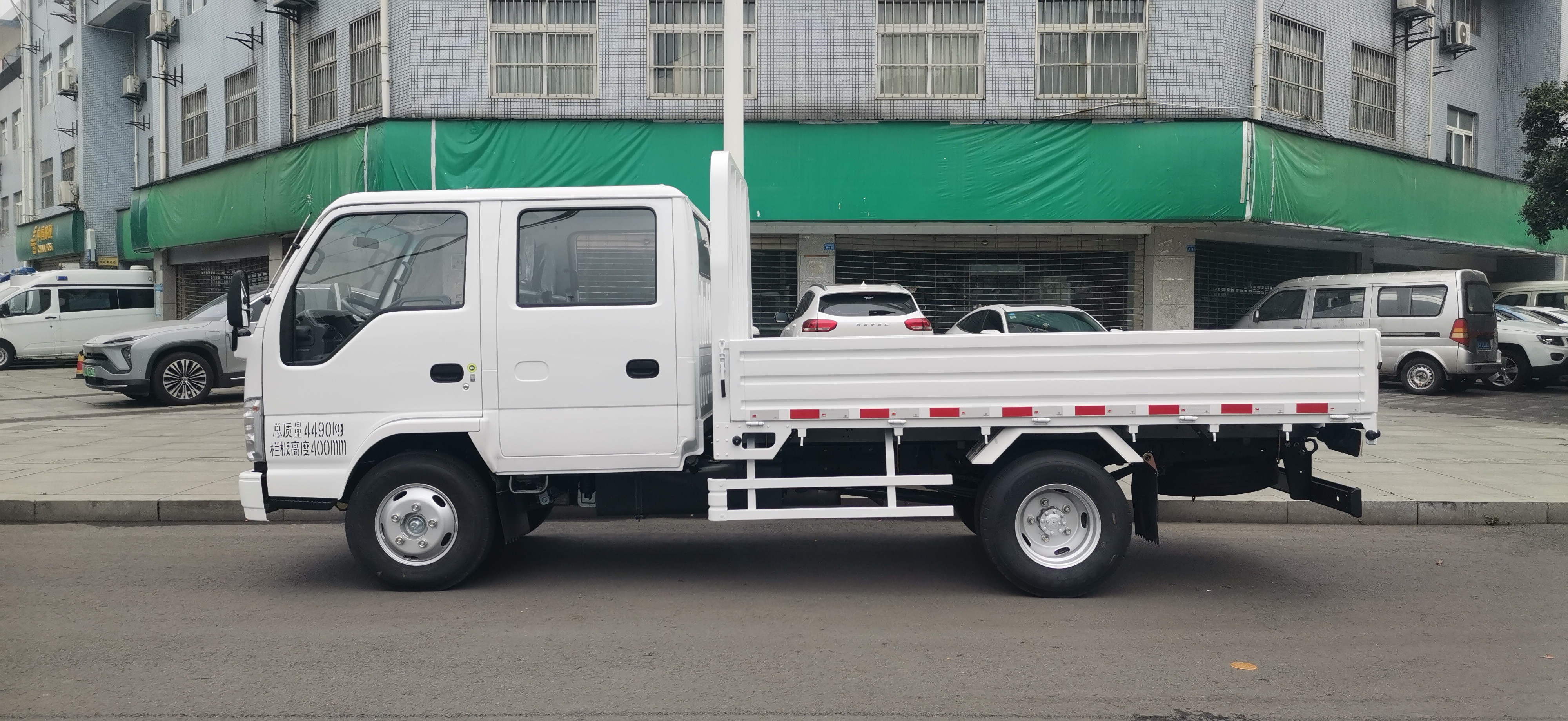 Isuzu double-row 5-seater cargo truck 2WD rear drive 4×2 diesel manual transmission