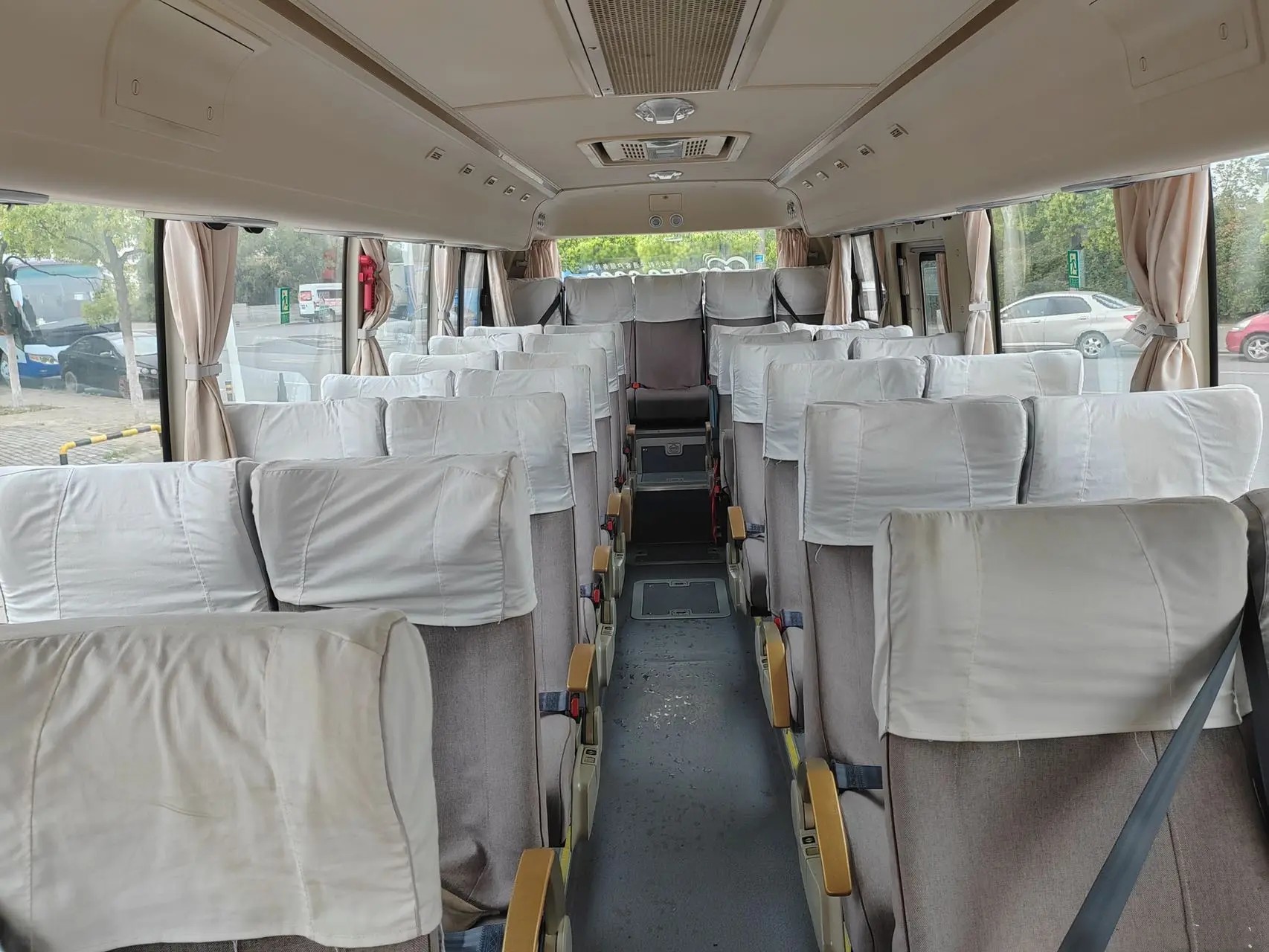 Used Passenger Coaches 8 Meters Manual Transmission Young Tong Bus ZK6816 Rare Engine 32 Seats Air Conditioner