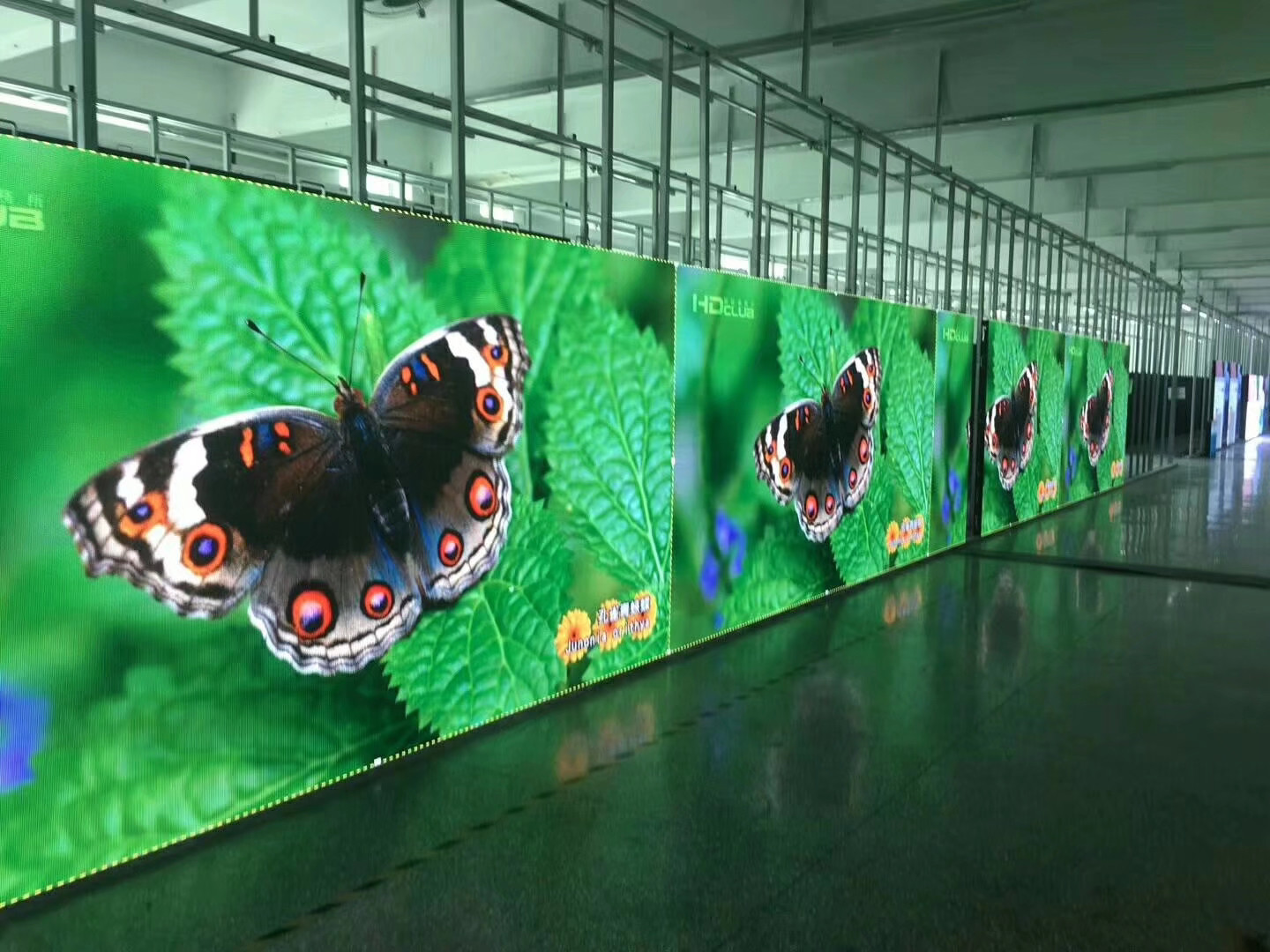 Custom Mobile LED Video Wall Display Concave CE Rohs Approved Intelligent Monitoring