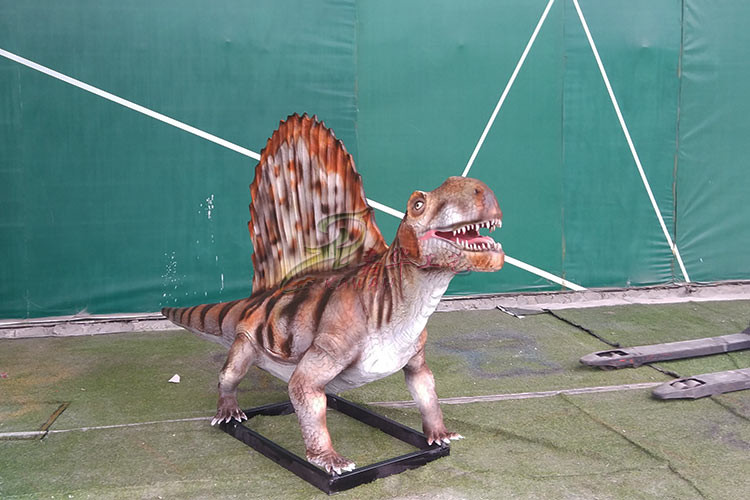 Attractive Life Size Dinosaur Statue , Silicon Rubber Dinosaur Garden Sculpture