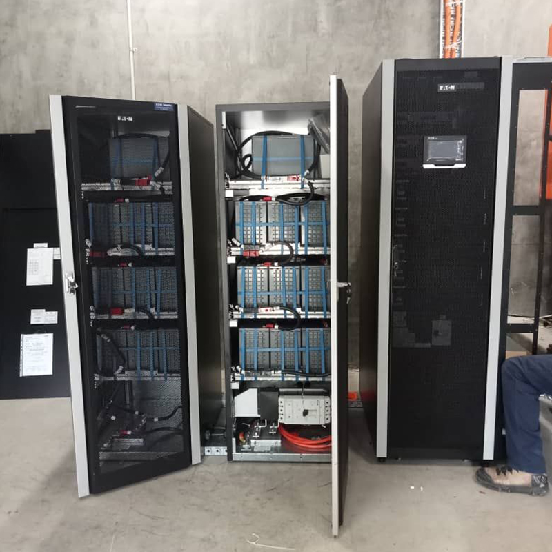 Eaton Brand batterie eaton 93PR series UPS15-500KVA 25KVA-200KVA uninterruptible power supply with three phase output for office