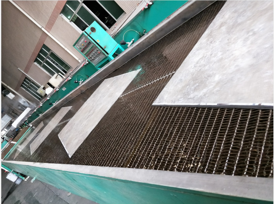 W1320mm 1m/Min Stainless Steel Conveyor Belt Machine / Mesh Belt Conveyor