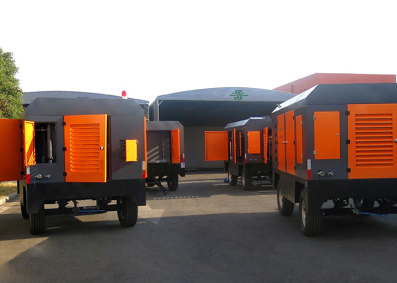 Road Construction Portable Screw Air Compressor 13 Bar 132KW 12 m³/min