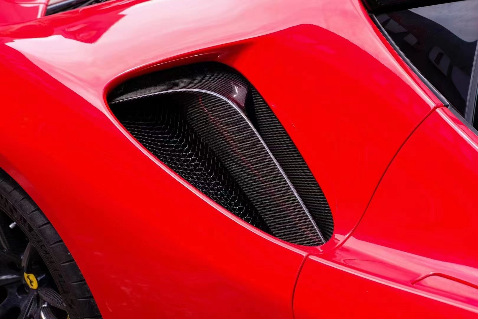 For Ferrari SF90 Dry Carbon Fiber Body Kit SF90 OEM Style Carbon Fiber Front Lip Diffuser Spoiler Side Skirt