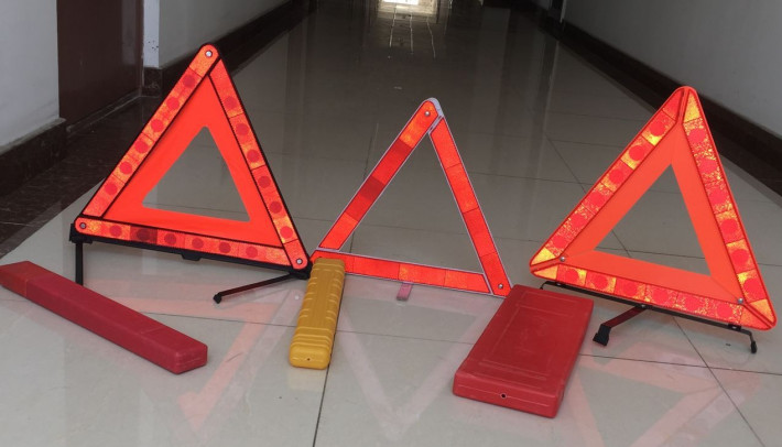 PMAA Reflective Warning Triangle Car Emergency Roadside Triangles With Lights