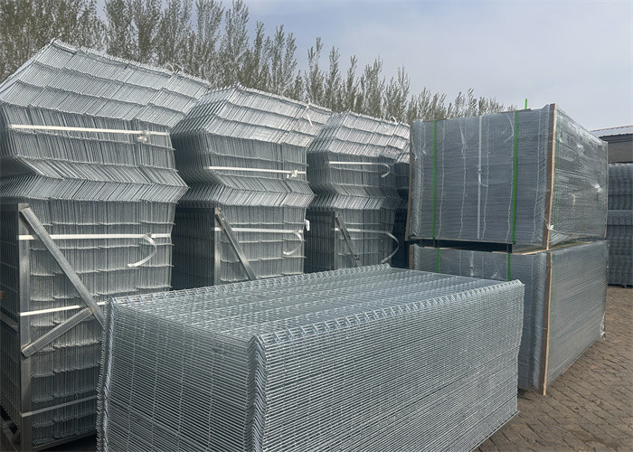 Hot Dip Galvanized Triangle Fence Panel 1.8m Height 50*100mm Mesh Hole