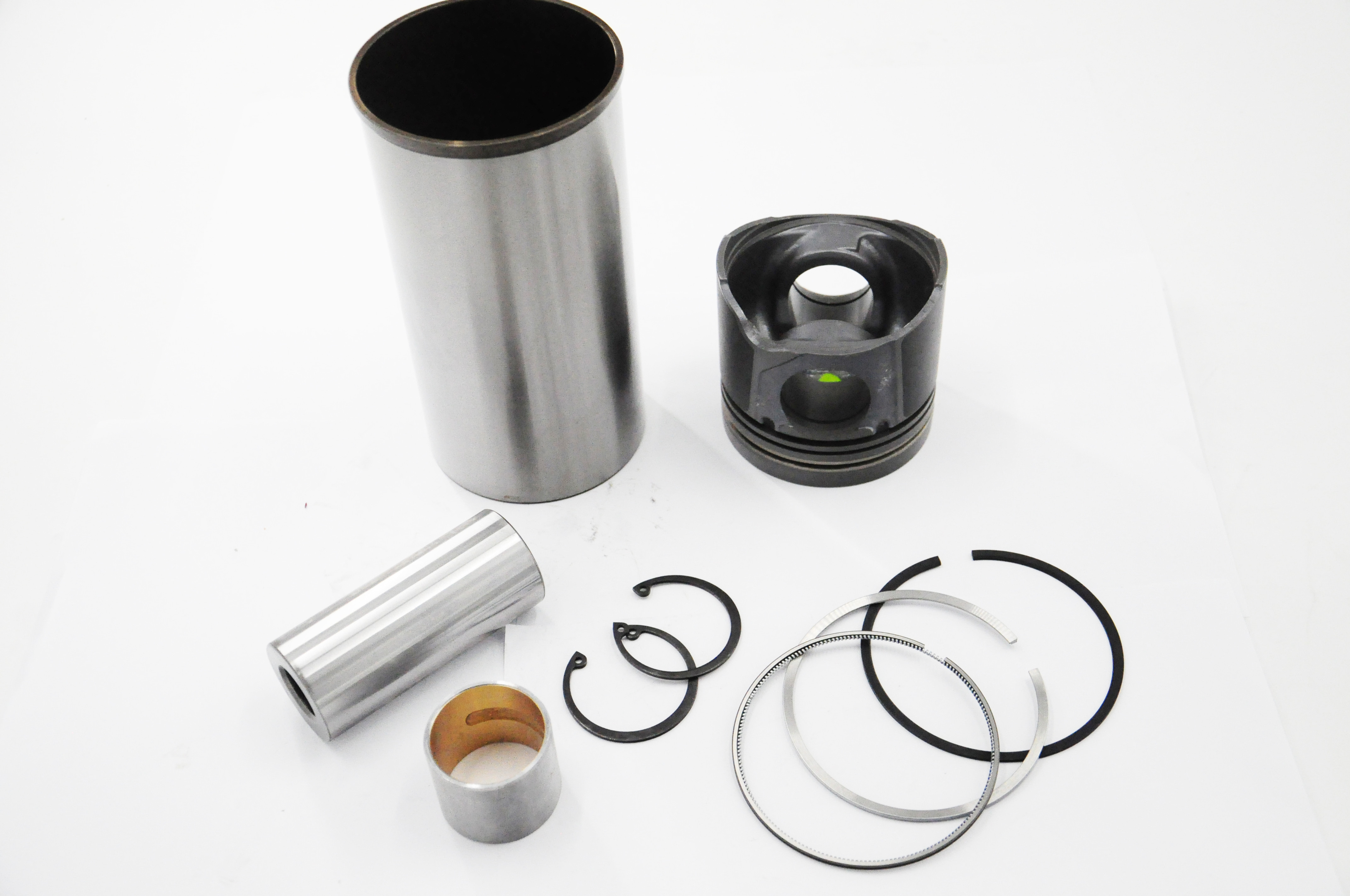 Mitsubishi Engine Spare Parts D6D D6E Overhaul Kit Piston Ring Set Liner Kit
