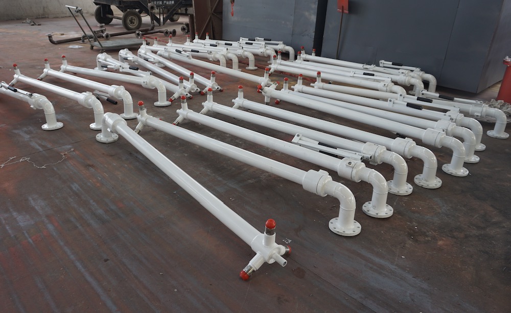 Mud guns in mud tank for fluids circulation system