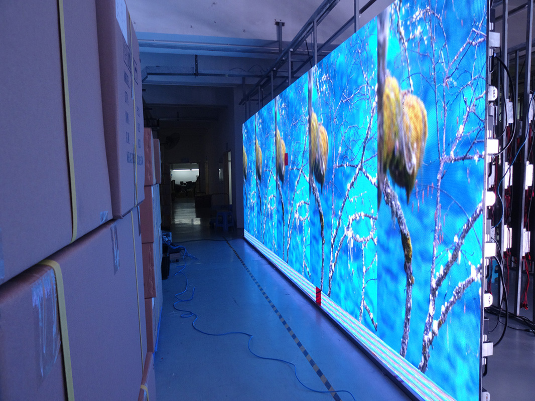 P2.5 / 5000 Nits High Brightness LED Display IP45